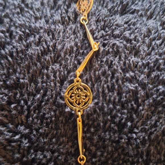 Vintage 1970's Gold Plated Flowerlace Necklace By Avon - Picture 2 of 4